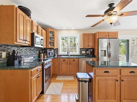 4th image of 38 Foster Ct