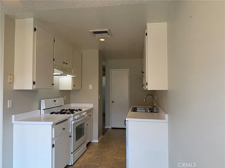 1145 N Barston Ave — Photo 10