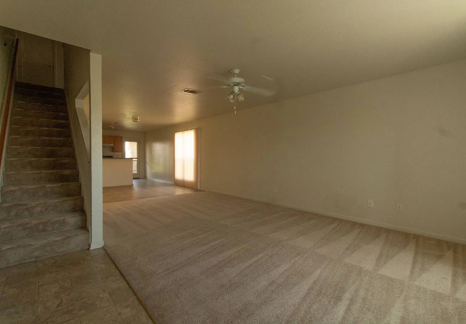 102 E Robin Ln — Photo 3