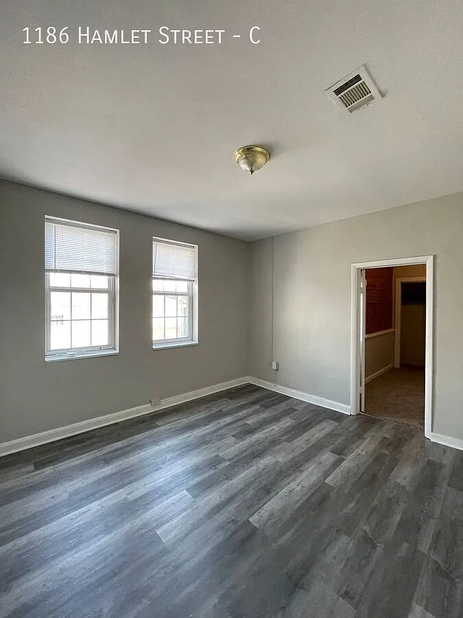 Spacious Two Bed in Downtown Columbus — Photo 3