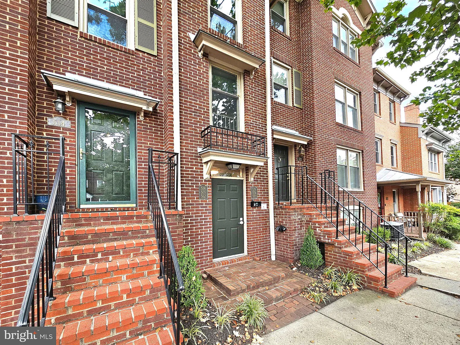 2 bed, 1.0 bath, 865 sqft, $3,050 — Photo 1