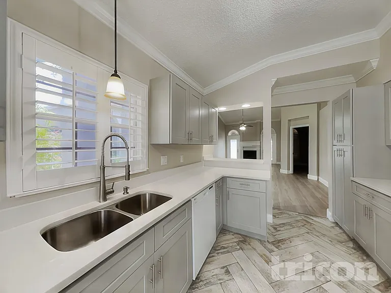 10630 Satinwood Cir — Photo 6