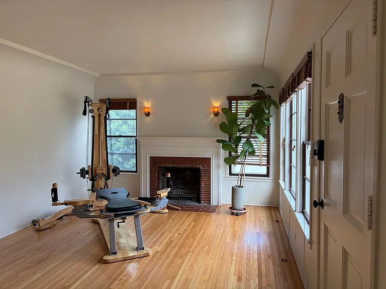 624 W Howard St #A — Photo 11