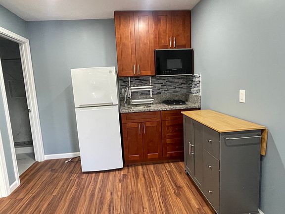 2nd image of 2221 Fern St APT D