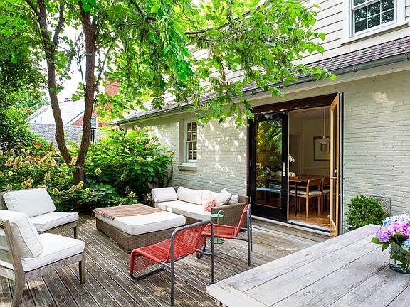 Outdoor dining and lounge furniture