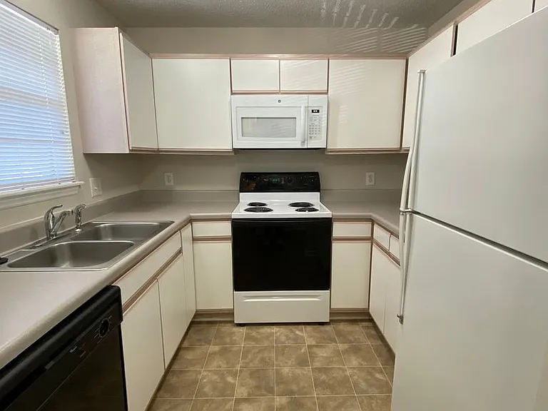 Meridian Park Apartments — Photo 116