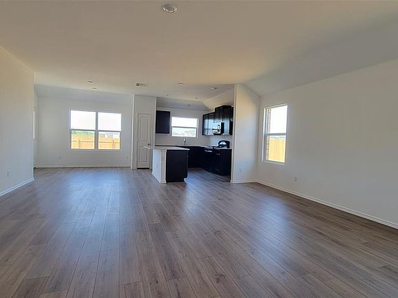 4th image of 510 Waterway Ave