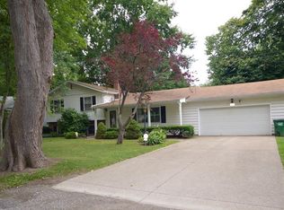 1810 Meadows Rd, Madison, OH 44057