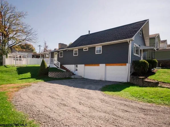 536 Herman Ave, Star City, WV 26505