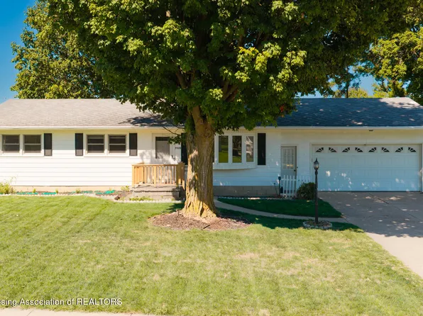 7520 Williamsburg Rd, Lansing, MI 48917