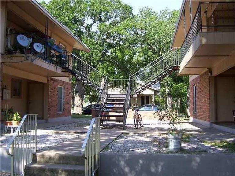 208 N Vanderveer St #4 — Photo 5