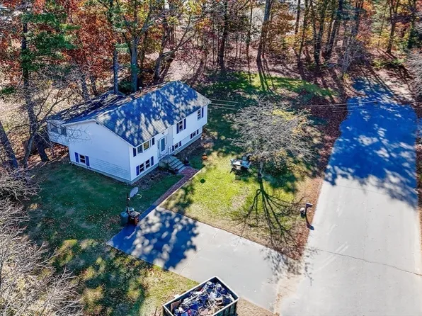 11 Del Logan Dr, Salisbury, MA 01952