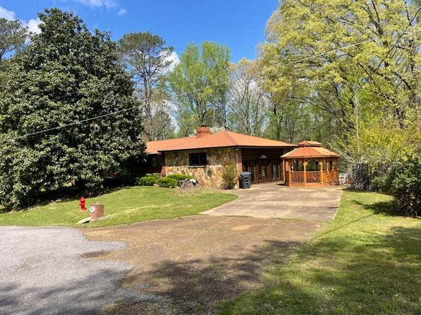 695 8th St N, Guin, AL 35563