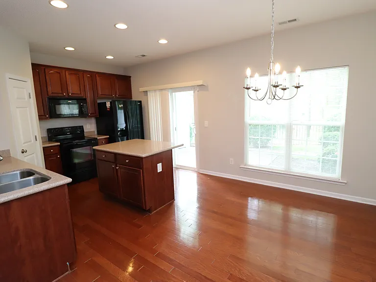 110 Fanwood Ct — Photo 12