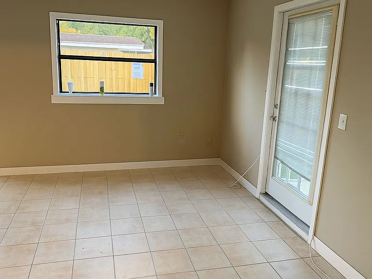 4409 W Varn Ave — Photo 7