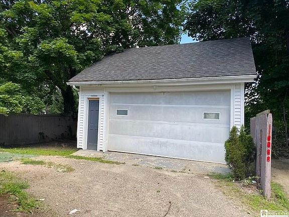 3rd image of 157 Newton Ave