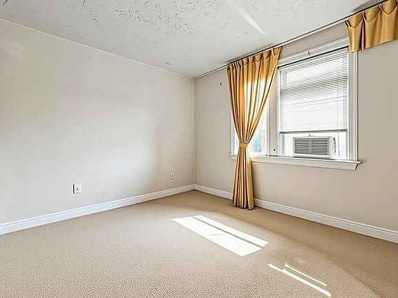 5th image of 621 E 43rd St