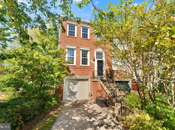 12001 Edgemere Cir, Reston, VA 20190