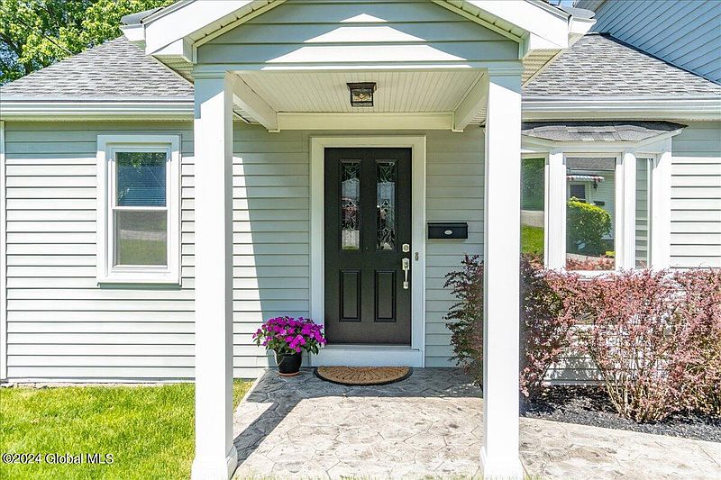 2nd image of 21 Sheldon Avenue