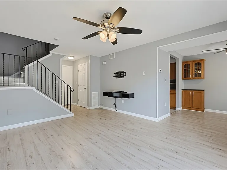 167 Greenbrook Dr #167 — Photo 7