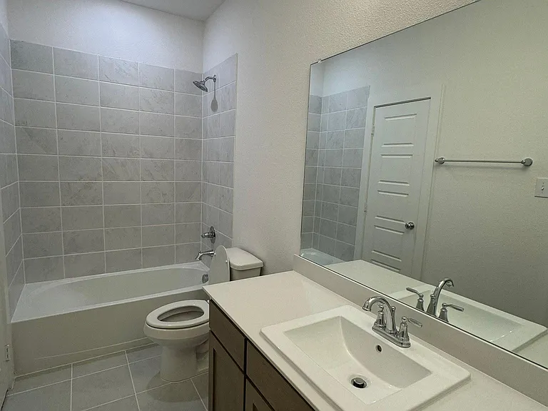 2817 Foxwood St — Photo 26