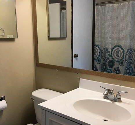 Clean bathroom with tub/shower.