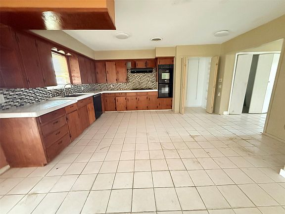 4th image of 4100 Mockingbird Ln