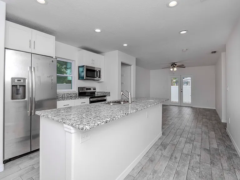 6235 S Adelia Ave — Photo 7