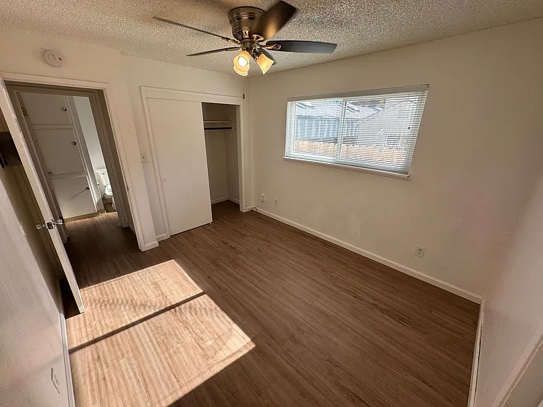 2727 V Street - Apts — Photo 11