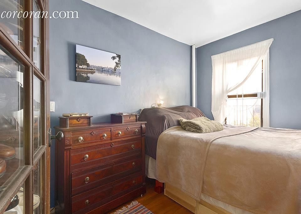 2nd image of 520 W 50th St APT D2