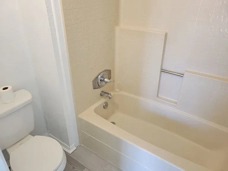 2520 E 7th St #D — Photo 12