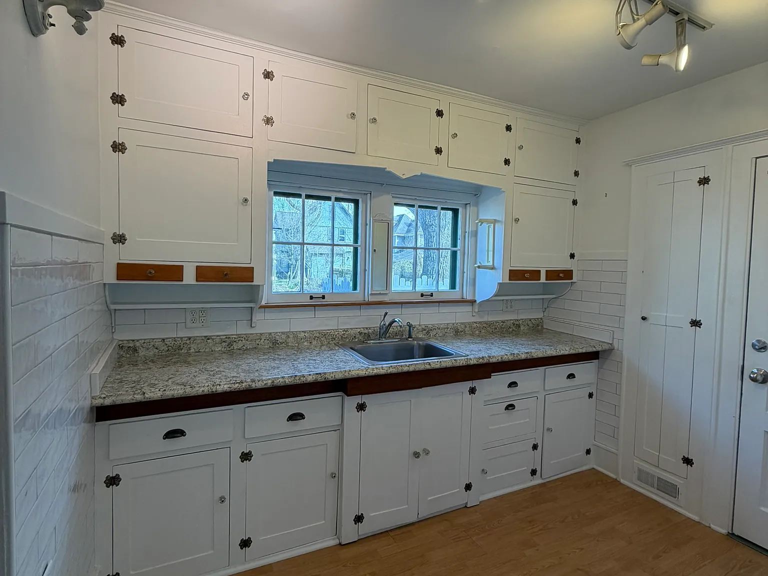 2 bed, 1250 sqft, $1,900 — Photo 3