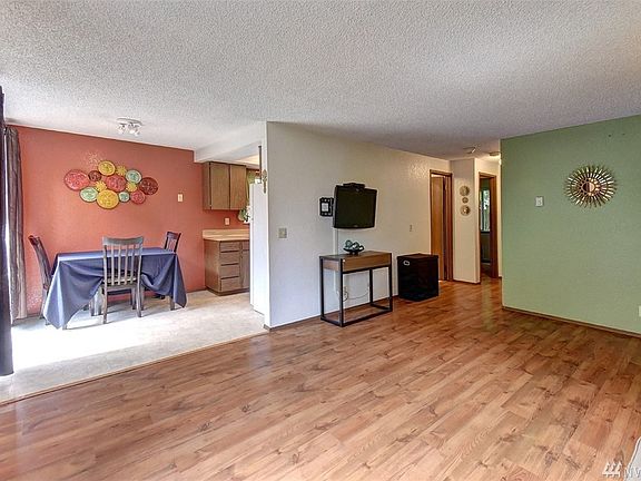 Open floor plan for easy entertaining.