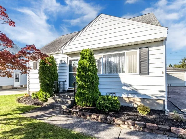 68 Canisius Ct, Depew, NY 14043