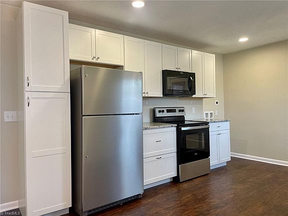 3rd image of 379 Cliffwood Dr