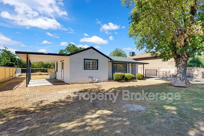 2 bed, 1.0 bath, 1350 sqft, $1,395 — Photo 2