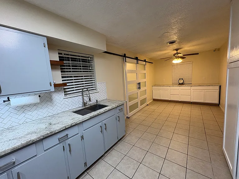 8639 Sonneville Dr — Photo 10
