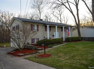 31731 Sherwood St, Farmington, MI 48336