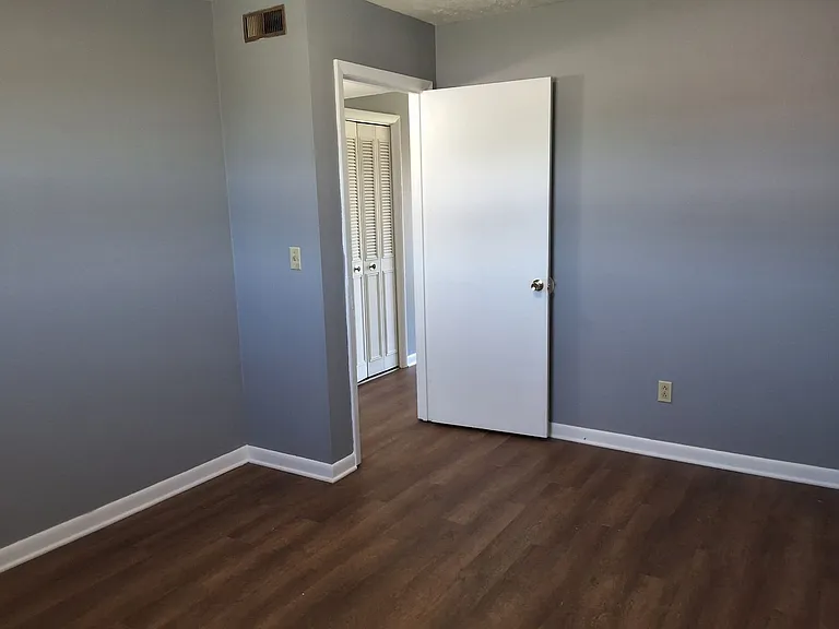 253 University Dr — Photo 9