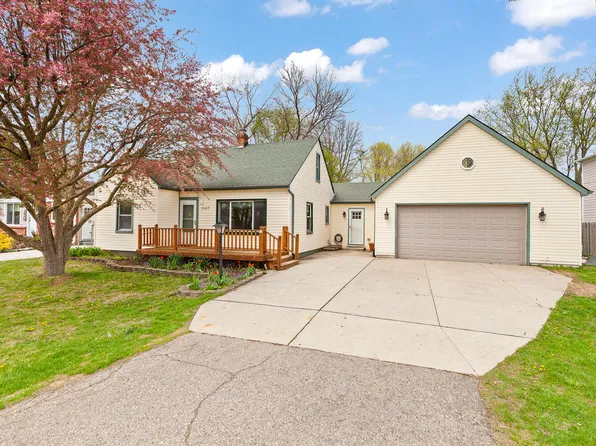 1047 Arthur Dr, Troy, MI 48083