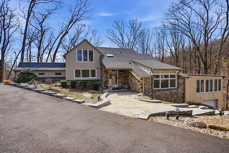 1st image of 109 TAYLORTOWN ROAD