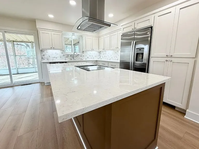 Kitchen area / Island