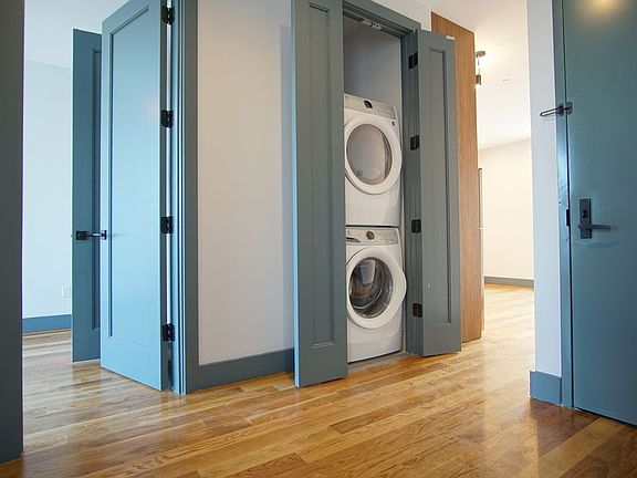 4th image of 378 Bedford Ave #5F