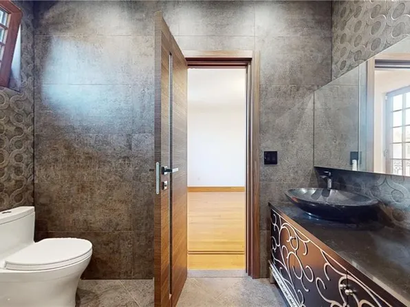 2317 East 63rd Street image 27 of 33