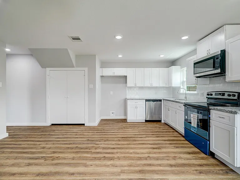 8215 Hanna St #B — Photo 4