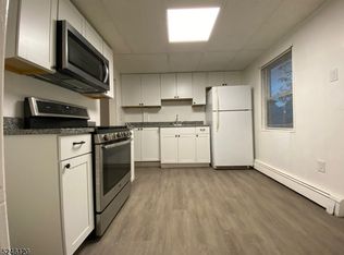 2 Holloway Pl, Morris Plains, NJ 07950
