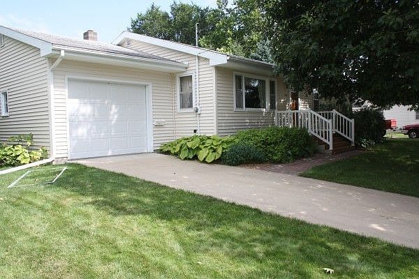 1st image of 604 N Lincoln St