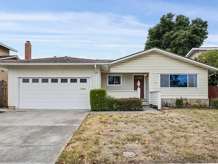 1563 Heron Ave — Photo 1