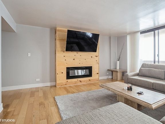 4th image of 465 W Dominion Dr Unit 1310