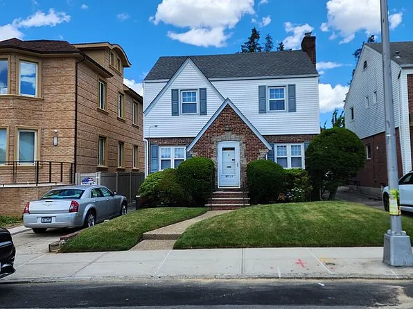 80-11 189th St #1, Hollis, NY 11423